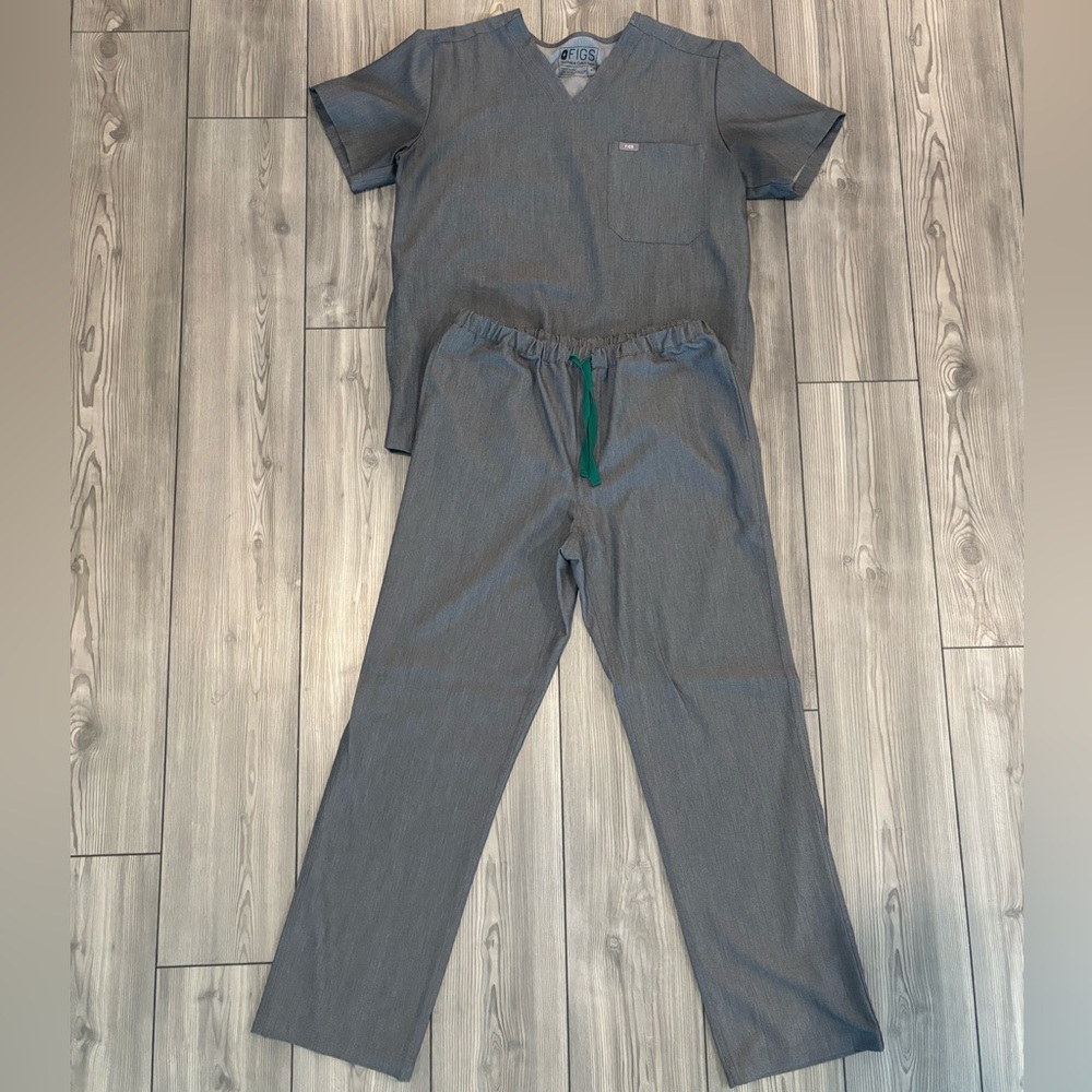 FIGS Scrubs Set | Gray